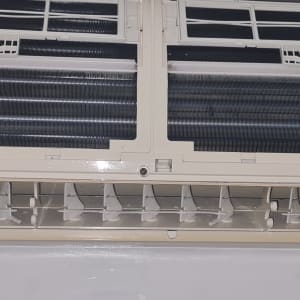 יחידת מיזוג אוויר פתוחה עם סנפירים ופילטרים