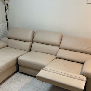 ספה בצבע בז