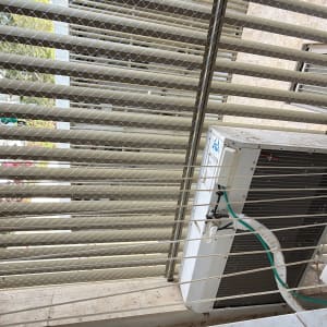רשת למניעת כניסת יונים במסתור כביסה