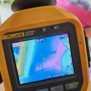 תמונה תרמית ממכשיר פלוק, מציגה הבדלי טמפרטורה