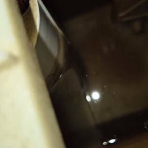 מים דולפים ממערכת צנרת או ביוב