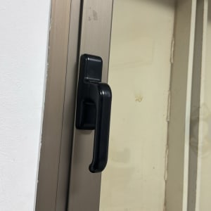 ידית חלון אלומיניום עם מסגרת מתכת