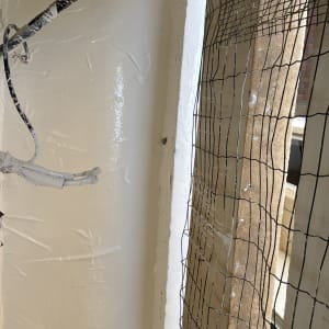 צינורות ואיטום באזור בנייה