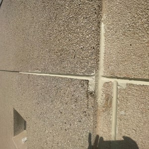 קיר בטון עם איטום בחיבורים