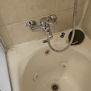 ברז אמבטיה עם צינור מקלחת