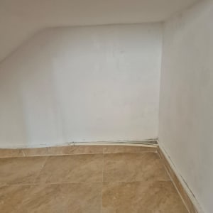 פינה עם קיר ורצפה, חיבור לא אטום