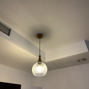 מנורת תקרה תלויה עם אהיל זכוכית