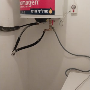 דוד חימום עם צינורות ומחברים