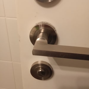 ידית ודלת עם מנעול מתכת עגול