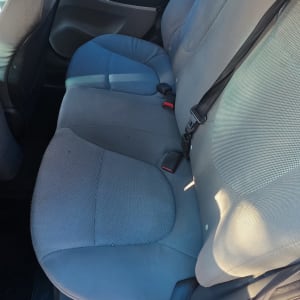 מושבי רכב נקיים לאחר ניקוי יסודי