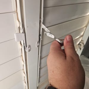 תיקון מנגנון בריח ונעילה בתריס אלומיניום