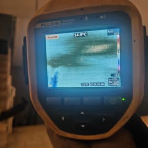 מצלמה תרמית מציגה תמונה עם טמפרטורה 14.9 מעלות צלזיוס