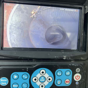 מסך מצלמה מראה פנים צינור עם כפתורים לשליטה