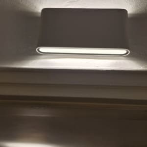 תאורת קיר מודרנית עם אור לבן