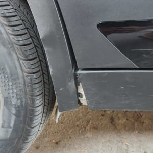 תמונה של חלק מרכב עם גלגל ופגוש