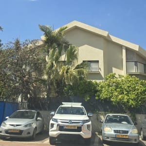 צביעת קירות חיצוניים