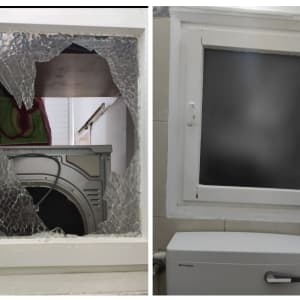 זכוכית שבורה בחלון עם חור גדול