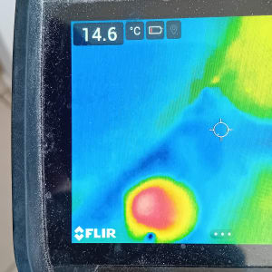 תצוגת חום על מסך מכשיר FLIR