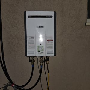 מחמם מים גז טק עם צינורות חיבורים