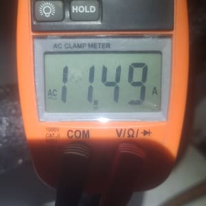 מד זרם חשמלי עם תצוגה של 11.49 אמפר