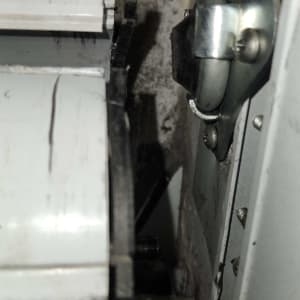 חלקי תריס מתכת עם ברגים וחיבורים