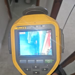 מד חום תרמי בשימוש לאיתור נזילות