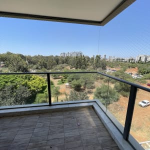 רשת הגנה על מרפסת למניעת כניסת יונים