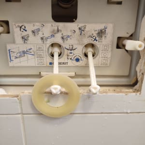 הוראות התקנה למערכת אינסטלציה עם חלקים חשופים