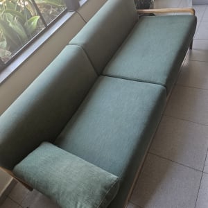 ריפוד ספת בד ירוקה בסגנון וינטג