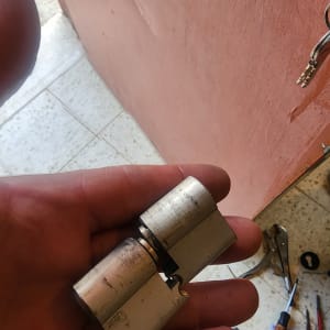 מנעול צילינדר וכלי עבודה בתחום המנעולנות