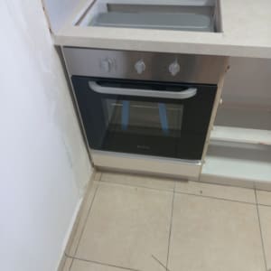 תנור מטבח מותקן בארון חדש