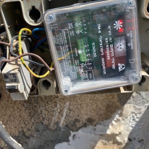 בקר דיפרנציאלי אלקטרוני למערכת סולארית לחימום מים בקופסת פיקוד