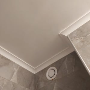 תקרת חדר אמבטיה עם פתח אוורור עגול