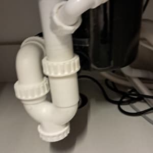 צינורות פלסטיק מתחת לכיור, חלקי אינסטלציה