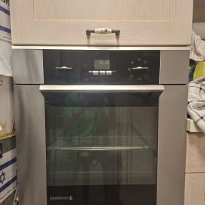 תנור אפייה בילד אין מותקן בארון מטבח