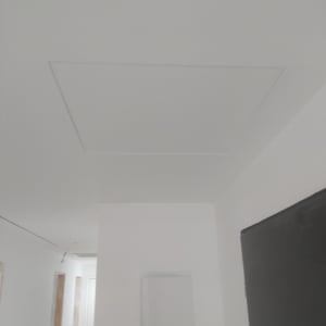 תקרת גבס עם פתח מרובע מובנה