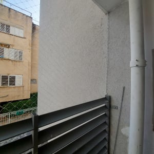 רשת למניעת כניסת יונים במרפסת