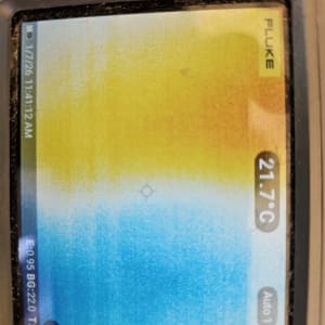 תמונה של מסך תרמי עם תצוגת חום וקור