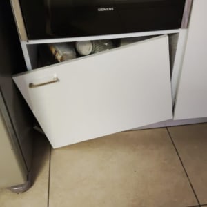 ארון מטבח פתוח עם תנור סימנס