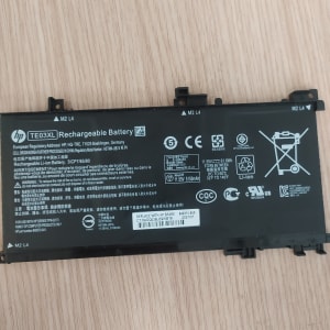 סוללת מחשב נייד HP עם תוויות ואזהרות