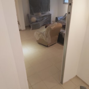 פתח בקיר גבס עם מסגרת מתכת