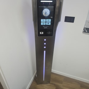 עמדת אינטרקום עם מסך מגע ותצוגה דיגיטלית