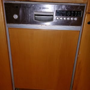 מדיח כלים בוש עם כפתורים ותצוגה דיגיטלית