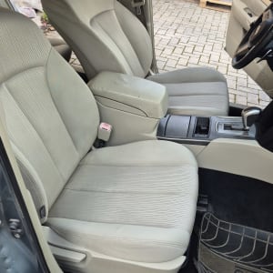 מושבי רכב נקיים לאחר ניקוי יסודי