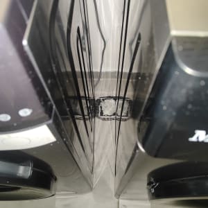 מכונות כביסה עם חיבורי צינורות מים