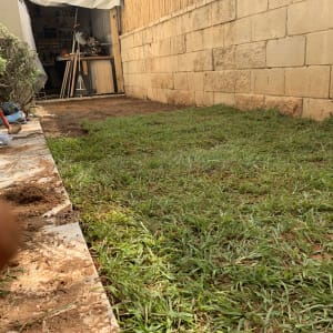 כלי גינון, דשא טרי, אדמה, שביל גינה