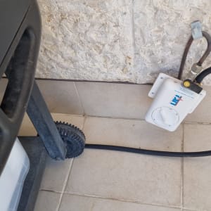 התקנת שסתום חגז וחיבור צינור גז לגריל במרפסת
