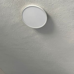 תאורה עגולה מותקנת על תקרה