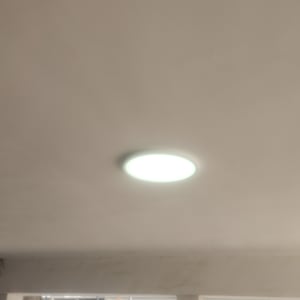 תאורה עגולה מותקנת בתקרה