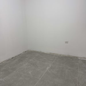 קיר ורצפה לאחר צביעה או שיפוץ